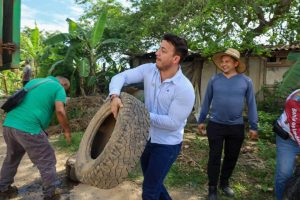 Israel Santillán encabeza Limpiatón en La Misión.