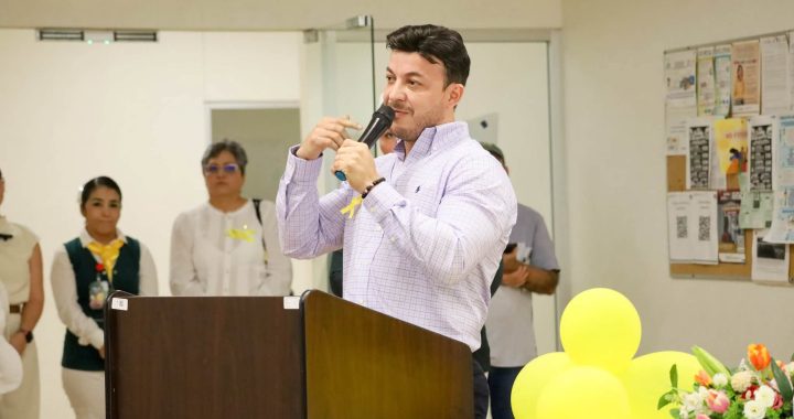 Israel Santillán participa en jornada del IMSS HGZ 33 para fortalecer la prevención del suicidio en Bahía de Banderas.