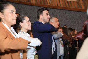 Israel Santillán acompaña a Miguel Ángel Navarro Quintero en su 5º Informe de Gobierno.