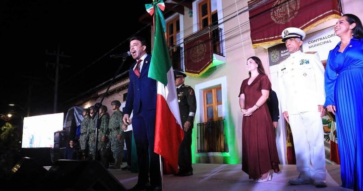 Bahía de Banderas conmemora el 216 aniversario de la Independencia de México .