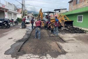 Gobierno de Tepic atiende calles y avenidas de la ciudad .