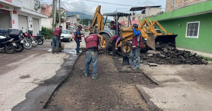 Gobierno de Tepic atiende calles y avenidas de la ciudad .