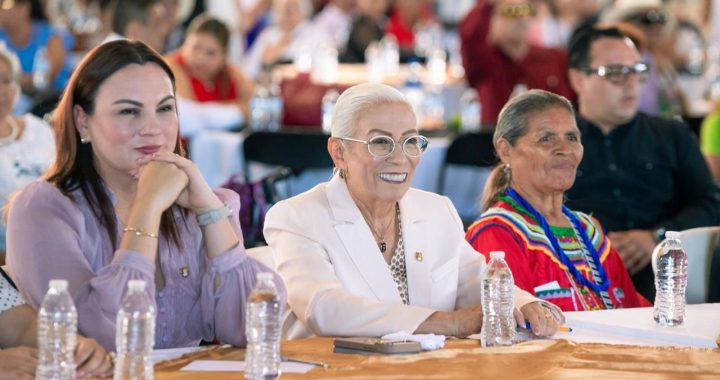 Con cálido festejo, reconoce Beatriz Estrada a las abuelas y los abuelos de Nayarit