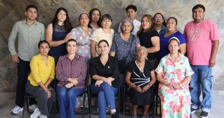 BLANCA SIMANCAS ALCALDESA DE TEPIC SOSTIENE REUNIÓN CON LÍDERES Y COLONOS DE LA COLONIA BETHEL.