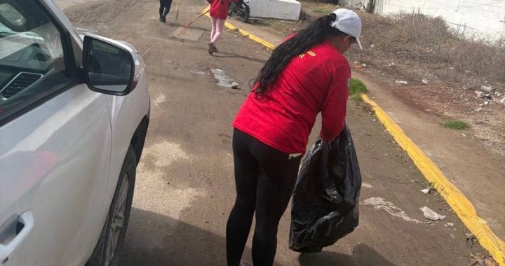 CONTINÚA SISEP CON LIMPIEZA DE CANALES PARA PREVENIR INUNDACIONES EN BAHÍA DE BANDERAS.