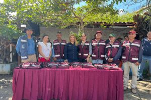 Gobierno de Tepic entrega equipo a personal de Obras Públicas .