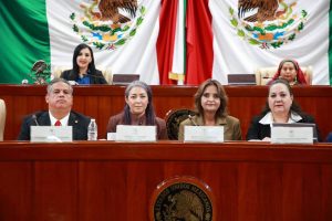 Rinden cuentas funcionarios ante el Congreso.
