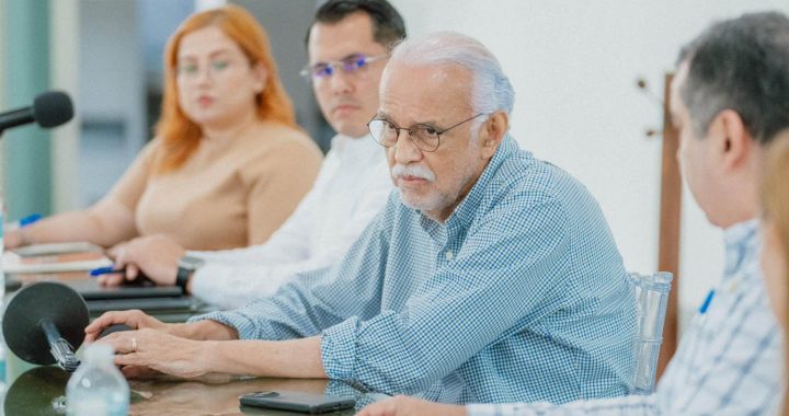 Miguel Ángel Navarro revisa el cumplimiento de las obligaciones de gobierno .