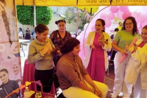 Promueve UMF No. 24 del IMSS Nayarit la prevención y el autocuidado durante Mes Rosa y Turquesa.