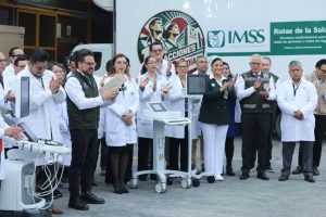 IMSS inicia distribución de equipo médico de alta tecnología para 39 hospitales en 19 estados del país.