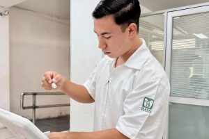 Invita IMSS Nayarit a vacunarse durante la temporada invernal 2026-2027.
