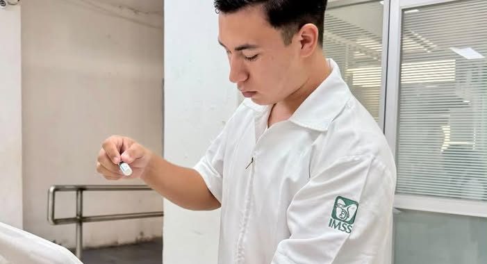 Invita IMSS Nayarit a vacunarse durante la temporada invernal 2026-2027.