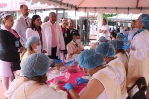 Promueve IMSS Nayarit la prevención y el bienestar con Feria de la Salud del Mes Rosa y Turquesa.
