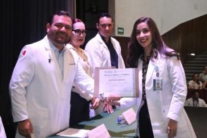 Reconoce IMSS Nayarit la trayectoria y compromiso de médicas y médicos .
