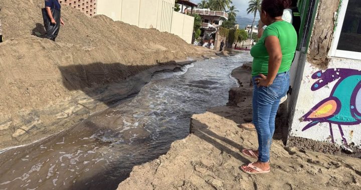 Atiende Protección Civil reporte en Lo de Marcos por acumulación de agua.