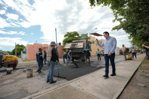 ARRANCA HÉCTOR SANTANA INTENSA CAMPAÑA DE BACHEO EN TODO BAHÍA DE BANDERAS.