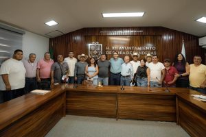 Héctor Santana refrenda compromiso con los ejidos de Bahía de Banderas .