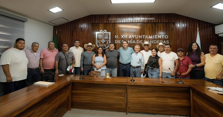 Héctor Santana refrenda compromiso con los ejidos de Bahía de Banderas .