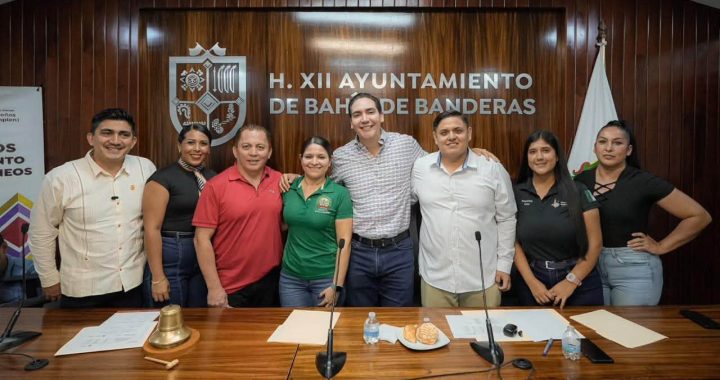 Impulsa Héctor Santana registros extemporáneos en Bahía de Banderas .