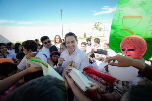 Bahía de Banderas apuesta por sus jóvenes: Héctor Santana respalda a estudiantes de la secundaria José Vasconcelos.