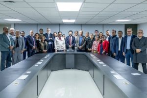Incremento Salarial del 8% y mejora de condiciones de trabajo y atencion a derechohabientes.