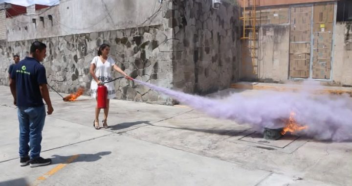 Capacita IMSS Nayarit a su personal en el uso de extintores .
